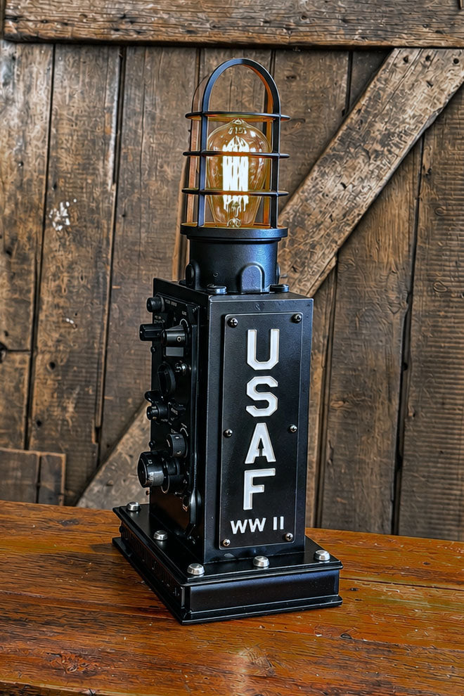 Industrial / WW2 / Aviation / Airplane / USAF Navigation / U.S. Military Aircraft Radio Compass / Lamp