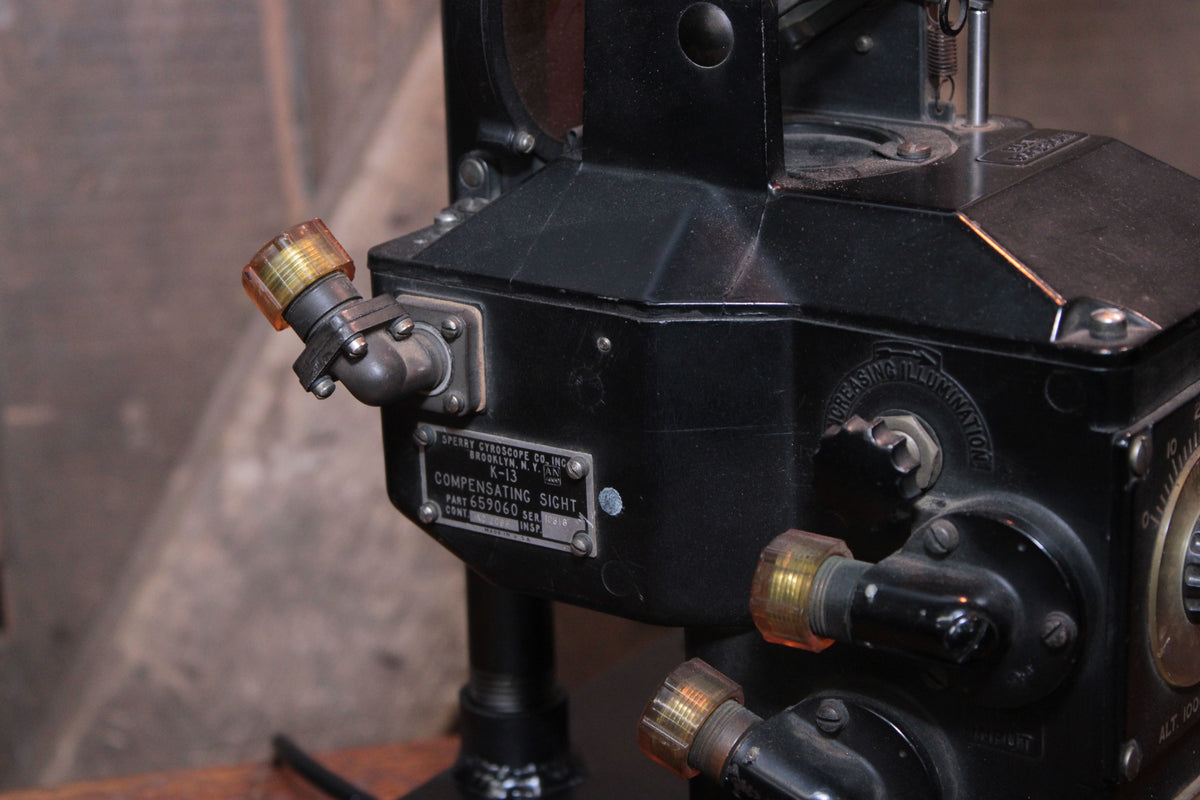 Industrial / WW2 / Aviation / Airplane / Boeing B-17 Bomber Gunsight  / U.S. Military Aircraft Lamp #4894